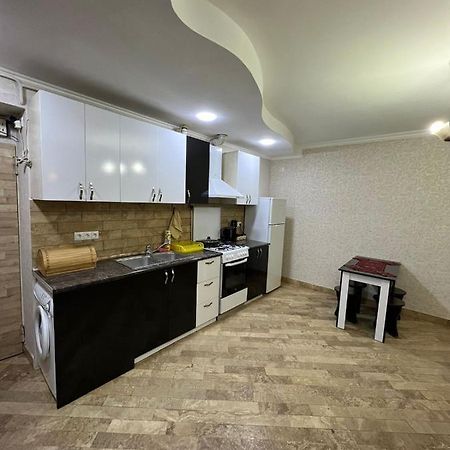 Apartment In Yerevan On Abovyan Street,Centre Экстерьер фото